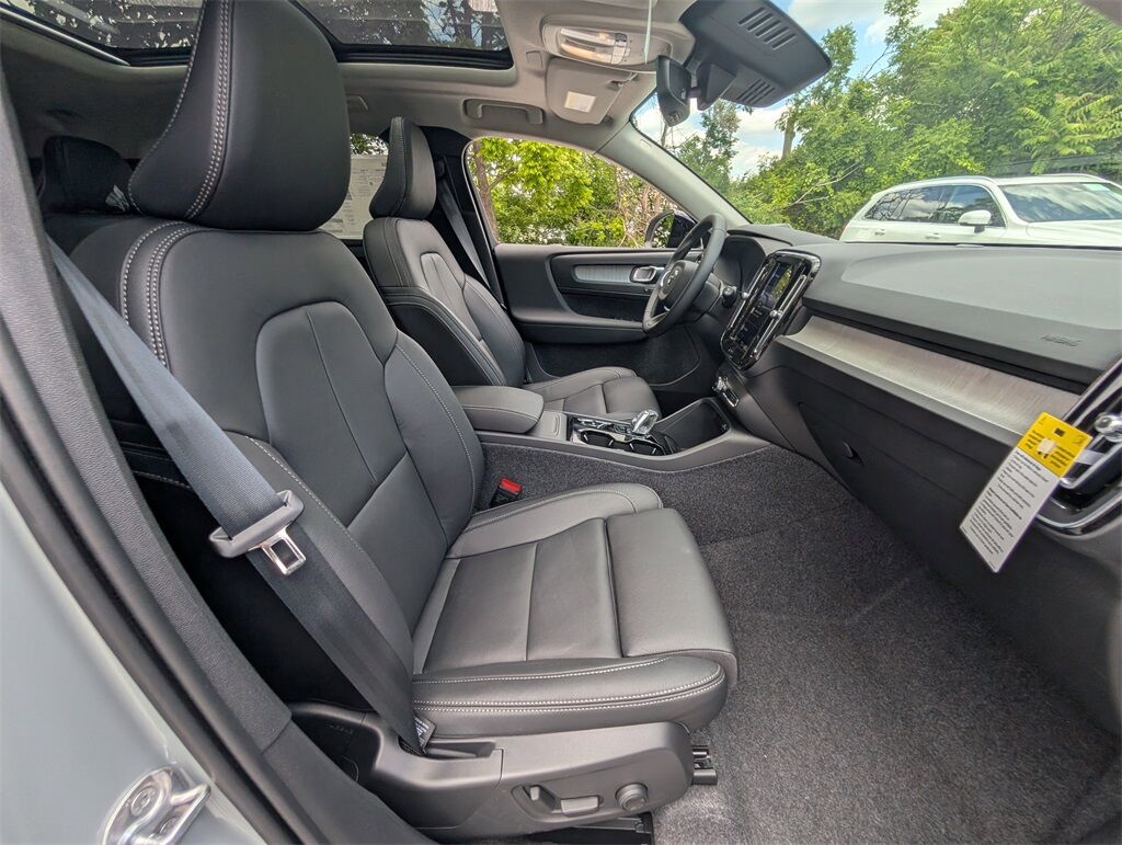 2025 Volvo XC40 B5 Plus Dark Theme Hunt Valley MD