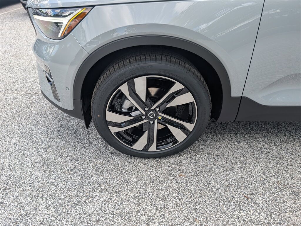 2025 Volvo XC40 B5 Plus Dark Theme Hunt Valley MD