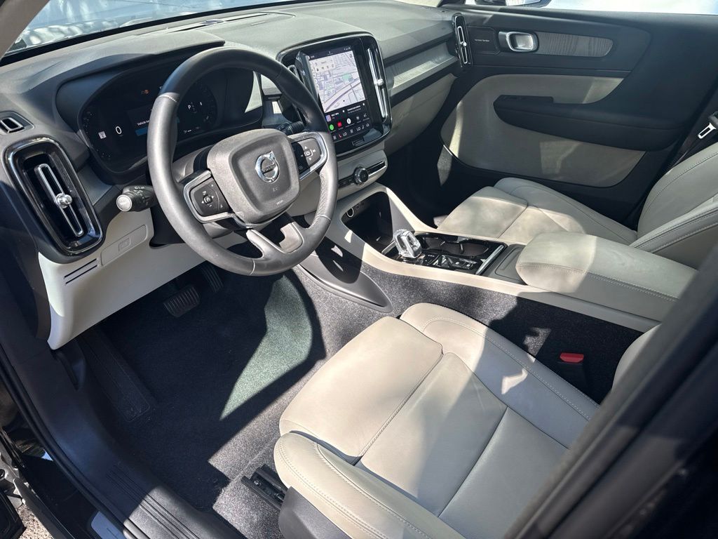 2025 Volvo XC40 B5 Ultra Bright Theme Portland OR