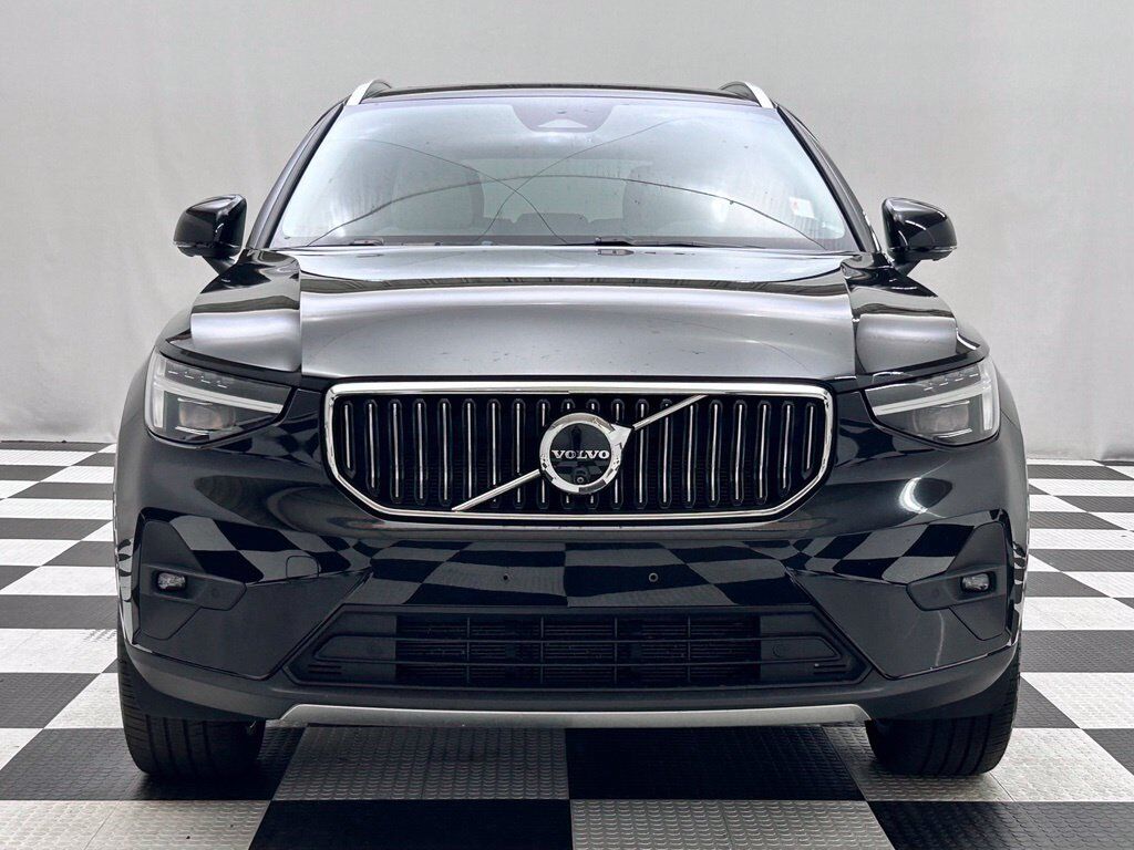 2025 Volvo XC40 B5 Ultra Bright Theme Portland OR
