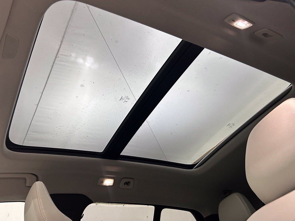 2025 Volvo XC40 B5 Ultra Bright Theme Portland OR