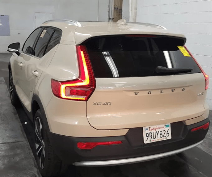 2025 Volvo XC40 B5 Ultra Bright Theme Portland OR