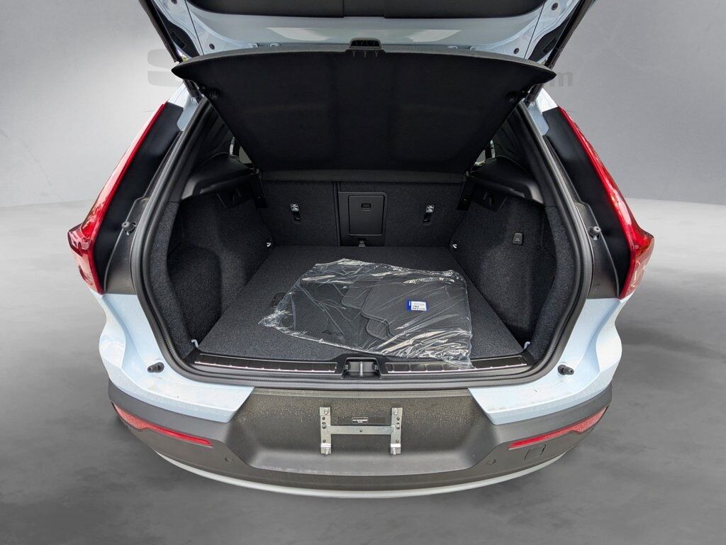 2025 Volvo XC40 B5 Ultra Bright Hunt Valley MD