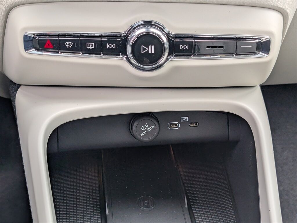 2025 Volvo XC40 B5 Ultra Bright Hunt Valley MD