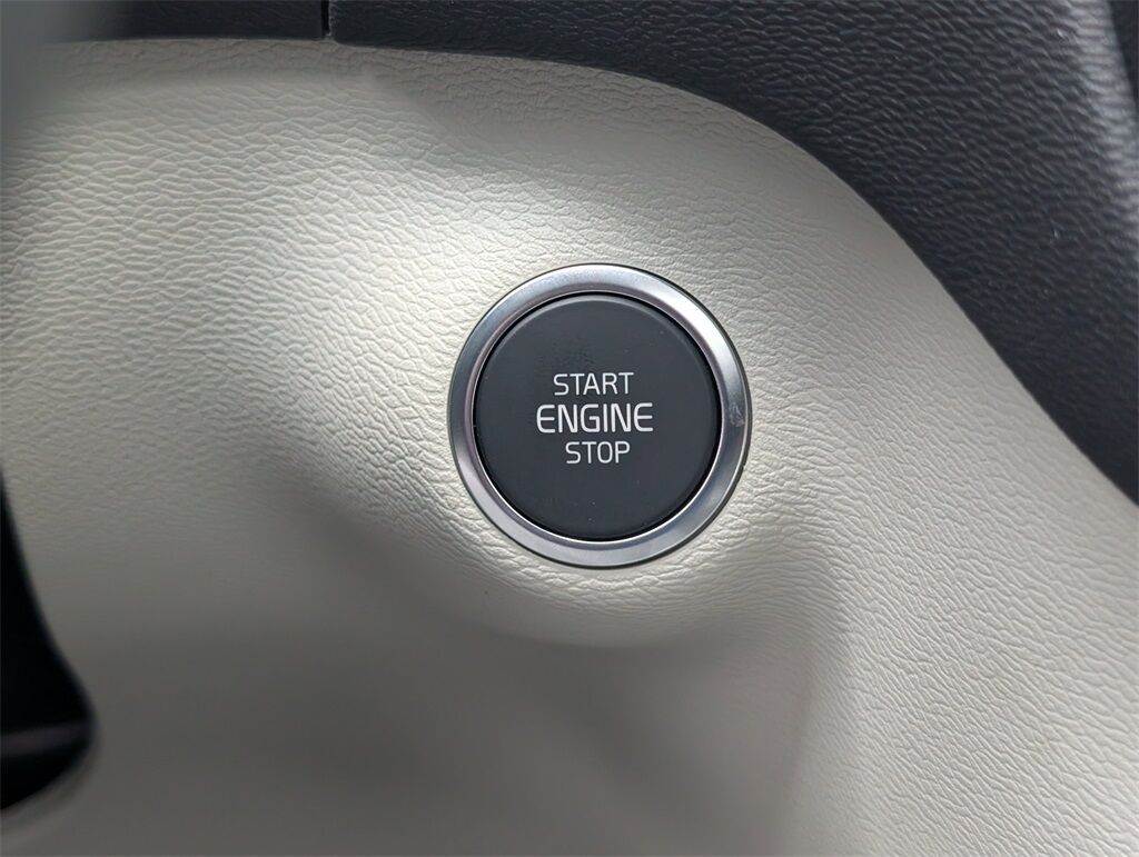 2025 Volvo XC40 B5 Ultra Bright Hunt Valley MD
