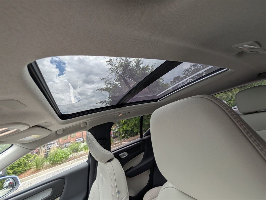 2025 Volvo XC40 B5 Ultra Bright Hunt Valley MD