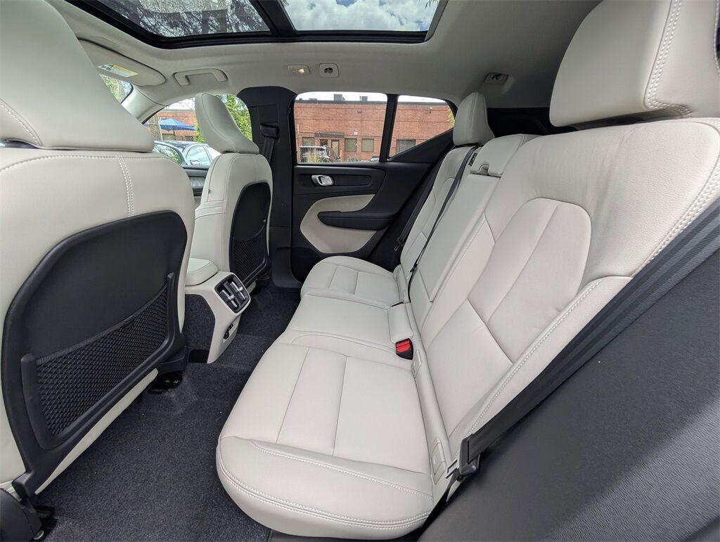 2025 Volvo XC40 B5 Ultra Bright Hunt Valley MD