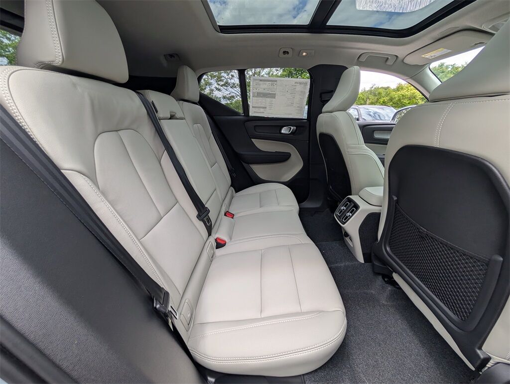 2025 Volvo XC40 B5 Ultra Bright Hunt Valley MD