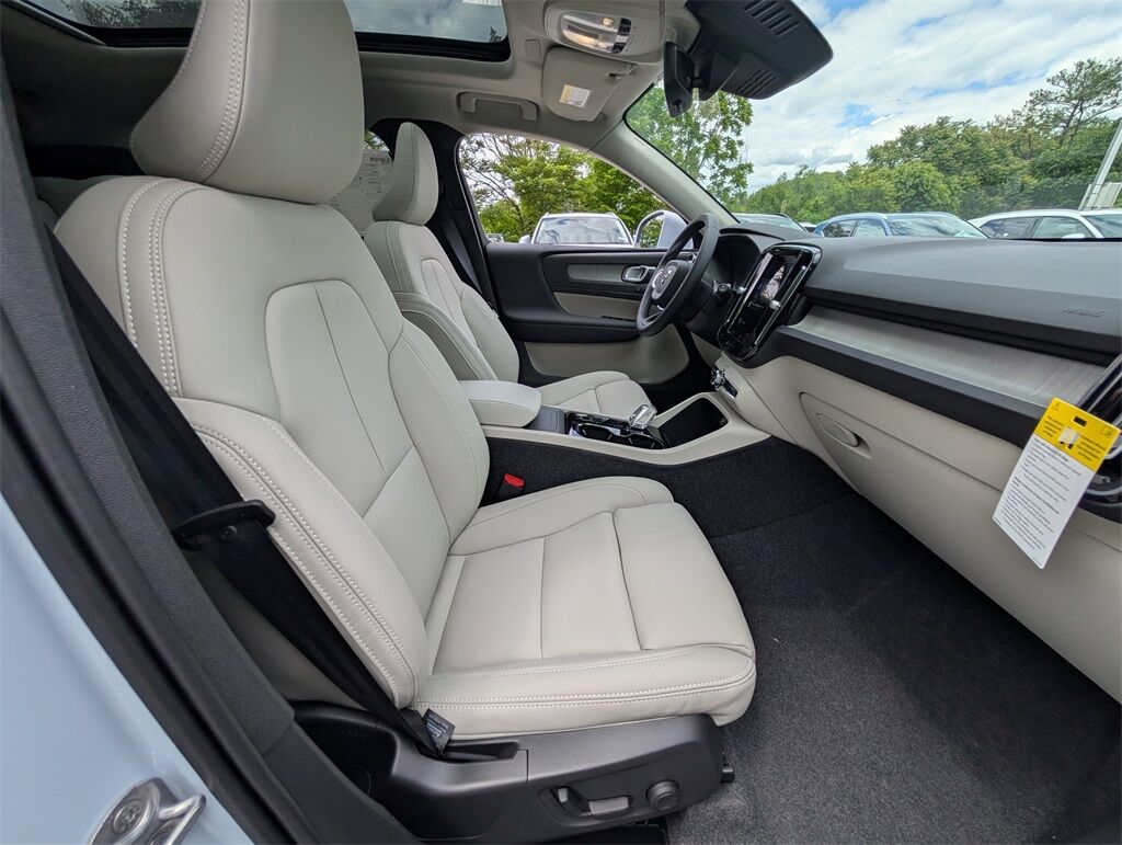 2025 Volvo XC40 B5 Ultra Bright Hunt Valley MD
