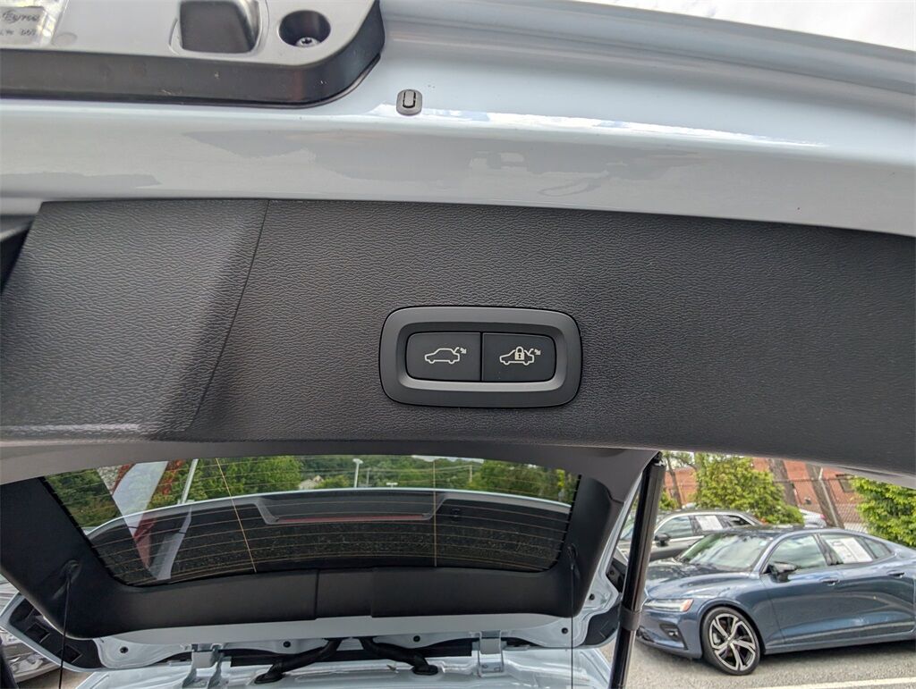 2025 Volvo XC40 B5 Ultra Bright Hunt Valley MD