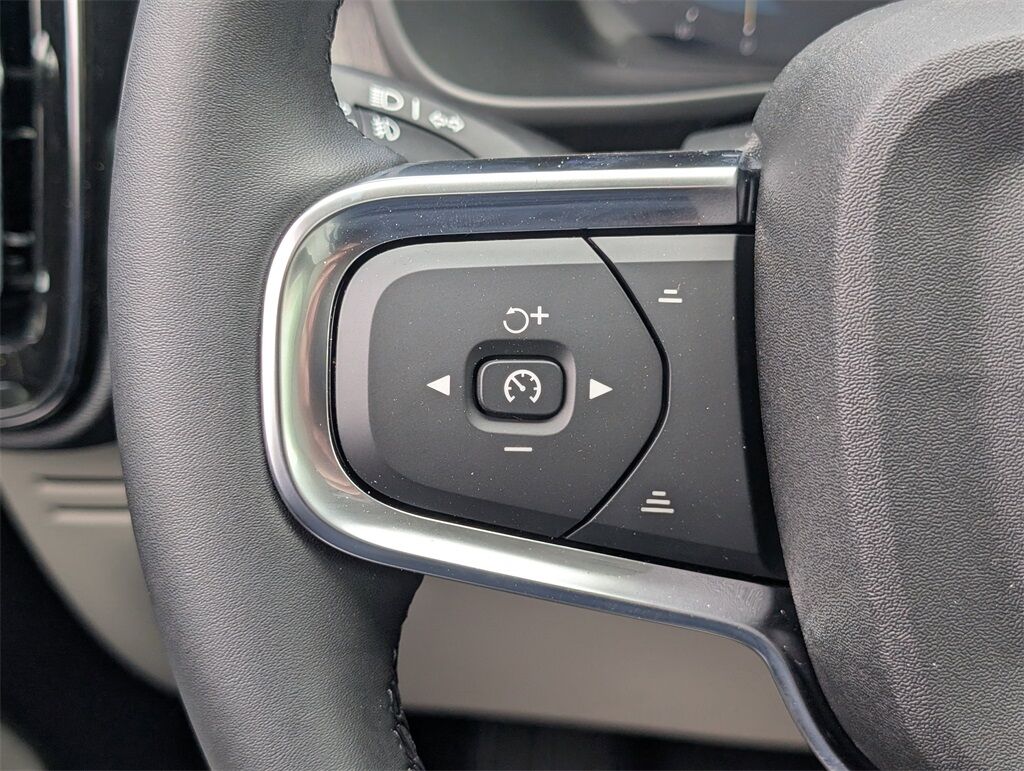 2025 Volvo XC40 B5 Ultra Bright Hunt Valley MD