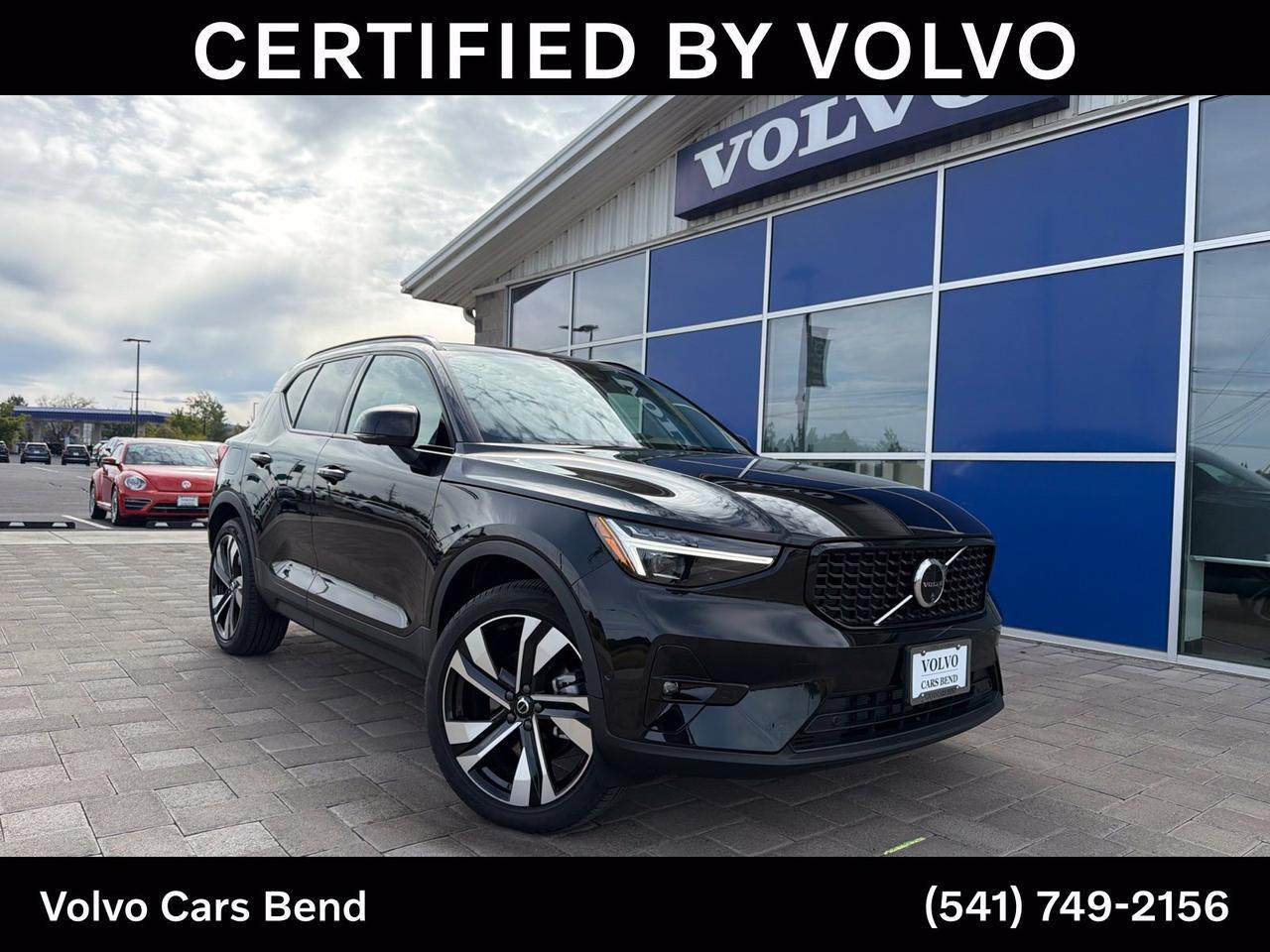 2025 Volvo XC40 B5 Ultra Dark Theme