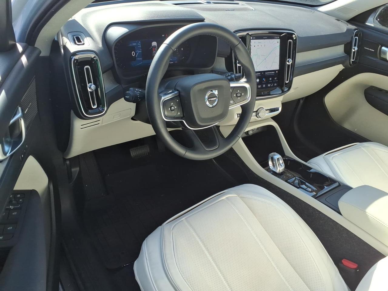 2025 Volvo XC40 B5 Ultra Dark Theme Roanoke VA