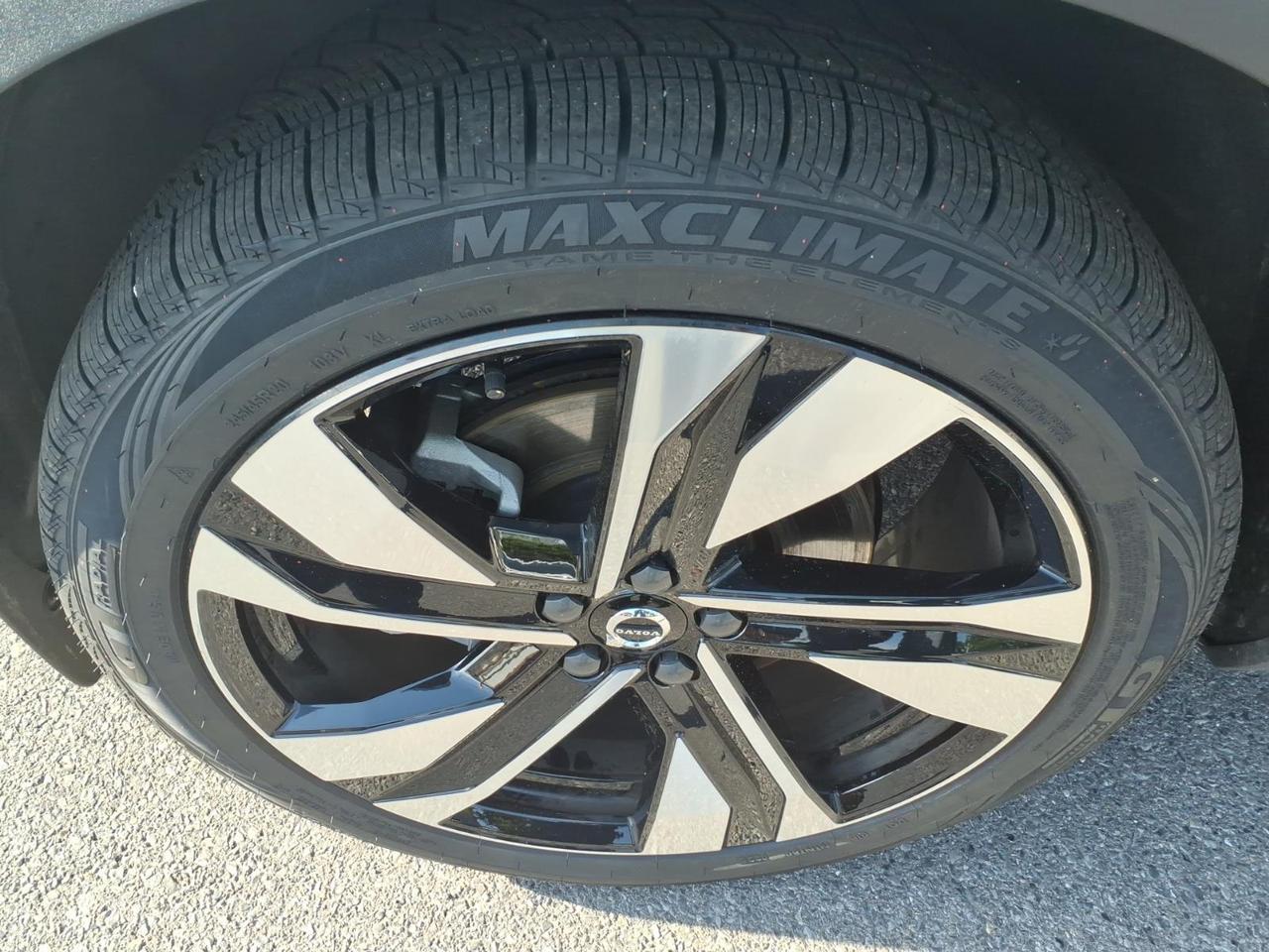 2025 Volvo XC40 B5 Ultra Dark Theme Roanoke VA