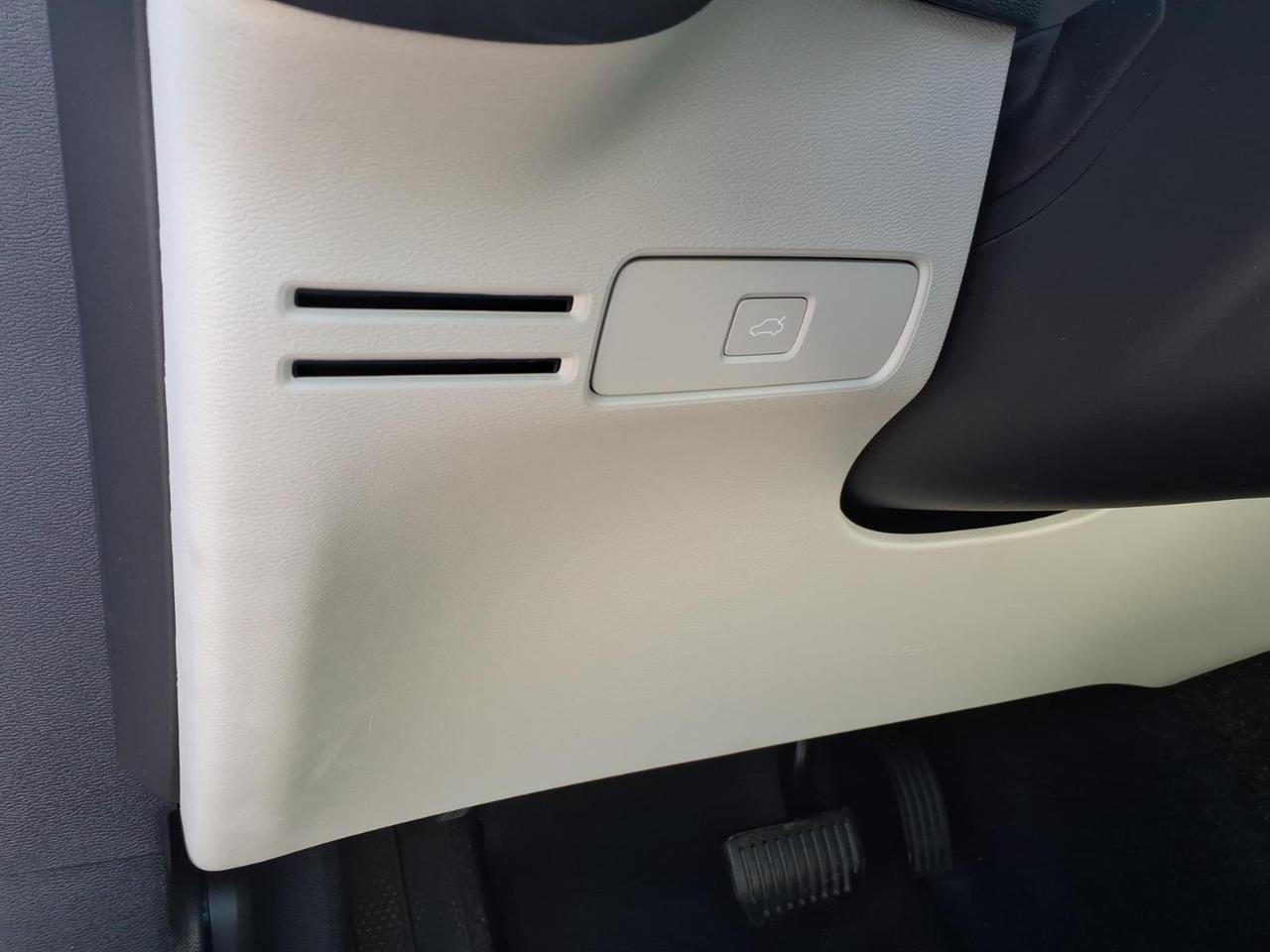 2025 Volvo XC40 B5 Ultra Dark Theme Roanoke VA