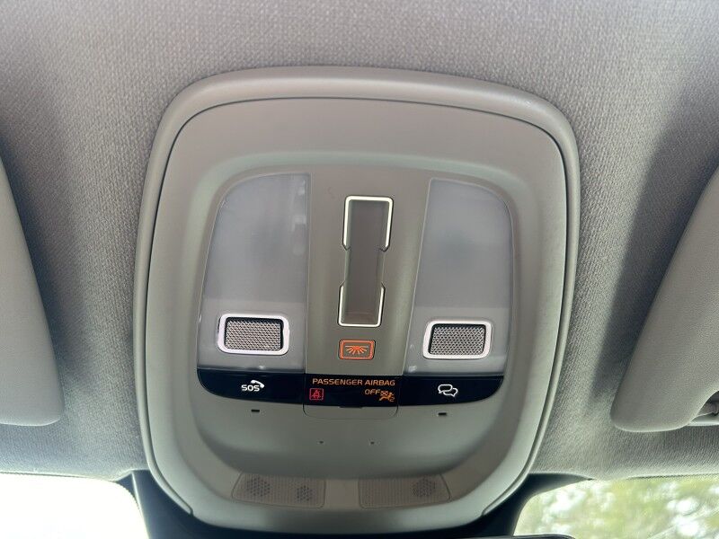 2025 Volvo XC40 Core Bright Theme - LEATHER - SUNROOF Whitinsville MA