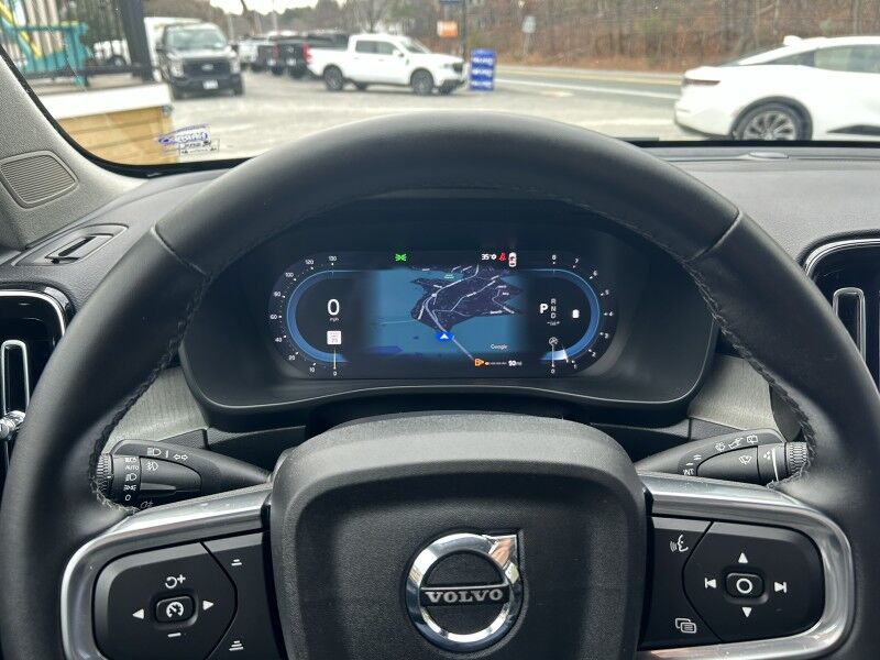 2025 Volvo XC40 Core Bright Theme - LEATHER - SUNROOF Whitinsville MA