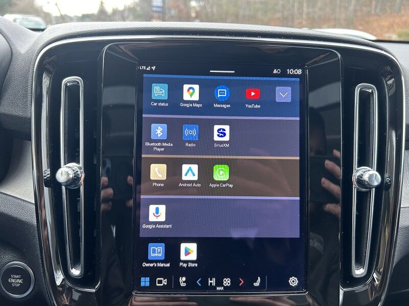 2025 Volvo XC40 Core Bright Theme - LEATHER - SUNROOF Whitinsville MA