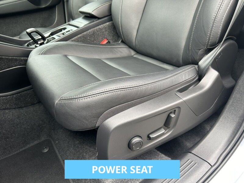 2025 Volvo XC40 Core Bright Theme - LEATHER - SUNROOF Whitinsville MA