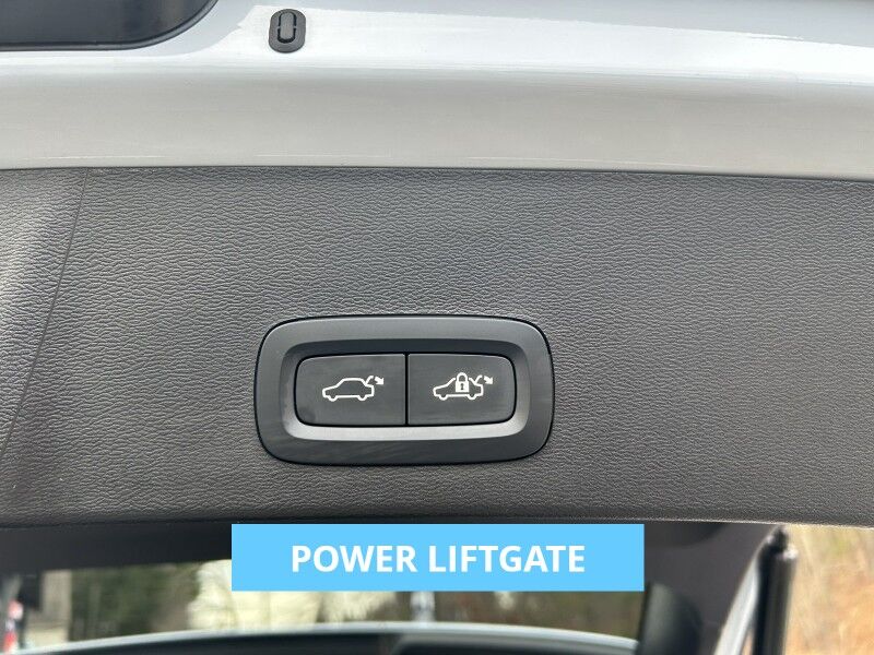 2025 Volvo XC40 Core Bright Theme - LEATHER - SUNROOF Whitinsville MA