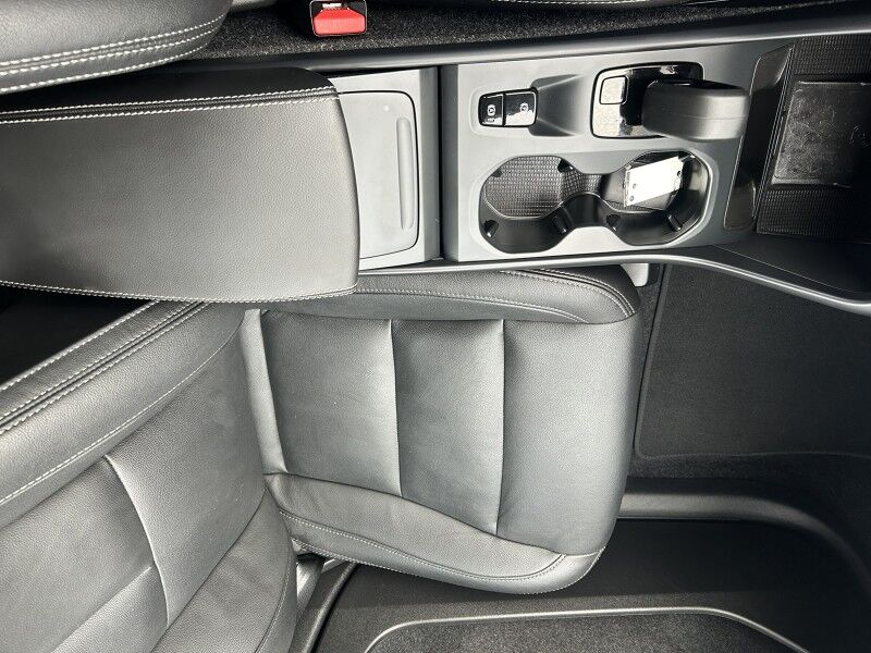2025 Volvo XC40 Core Bright Theme - LEATHER - SUNROOF Whitinsville MA