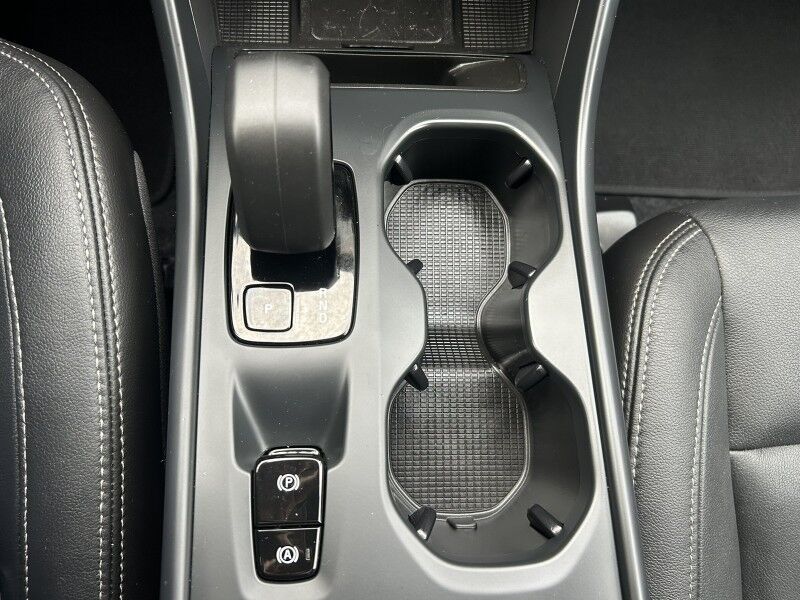 2025 Volvo XC40 Core Bright Theme - LEATHER - SUNROOF Whitinsville MA