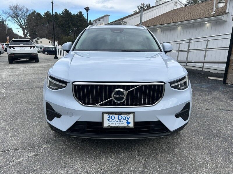 2025 Volvo XC40 Core Bright Theme - LEATHER - SUNROOF