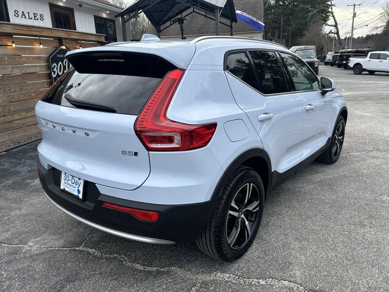 2025 Volvo XC40 Core Bright Theme - LEATHER - SUNROOF Whitinsville MA