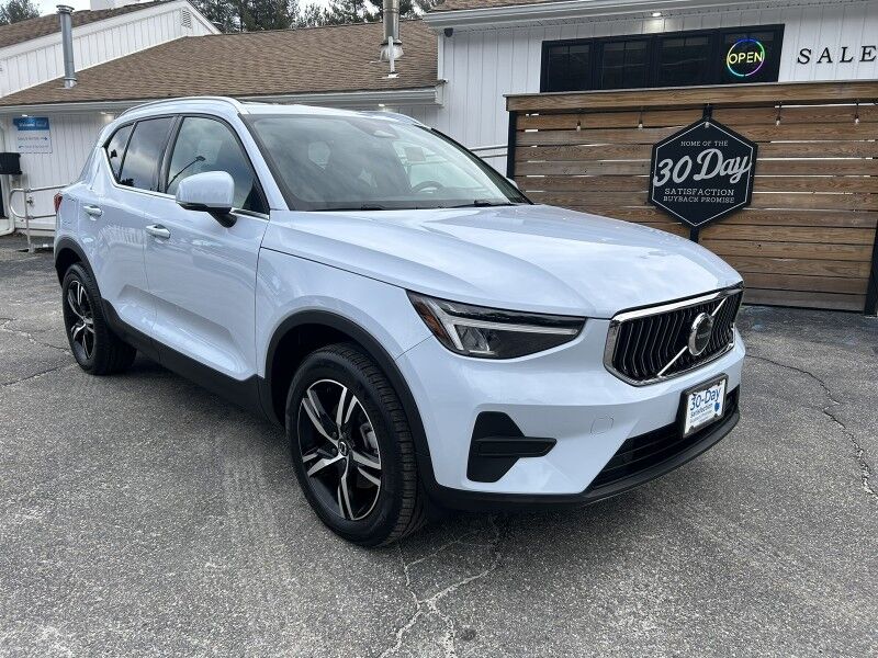 2025 Volvo XC40 Core Bright Theme - LEATHER - SUNROOF