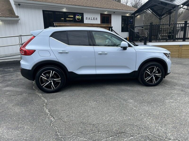 2025 Volvo XC40 Core Bright Theme - LEATHER - SUNROOF Whitinsville MA