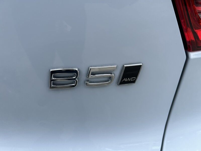 2025 Volvo XC40 Core Bright Theme - LEATHER - SUNROOF Whitinsville MA