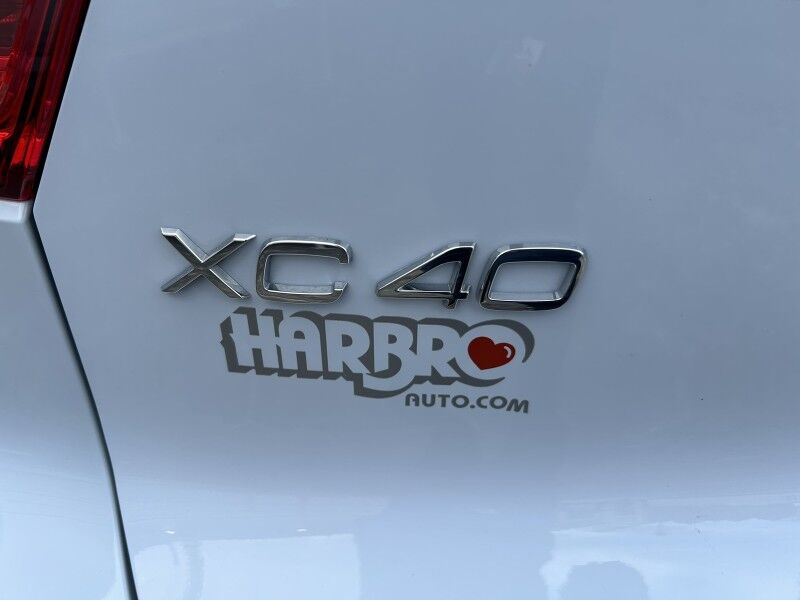 2025 Volvo XC40 Core Bright Theme - LEATHER - SUNROOF Whitinsville MA