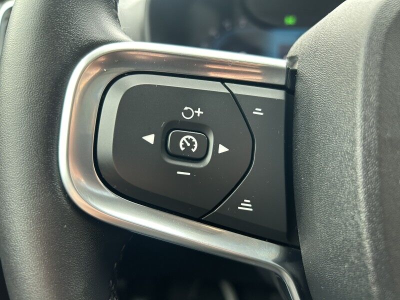 2025 Volvo XC40 Core Bright Theme - LEATHER - SUNROOF Webster MA