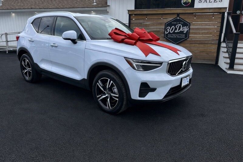 2025 Volvo XC40 Core Bright Theme - LEATHER - SUNROOF