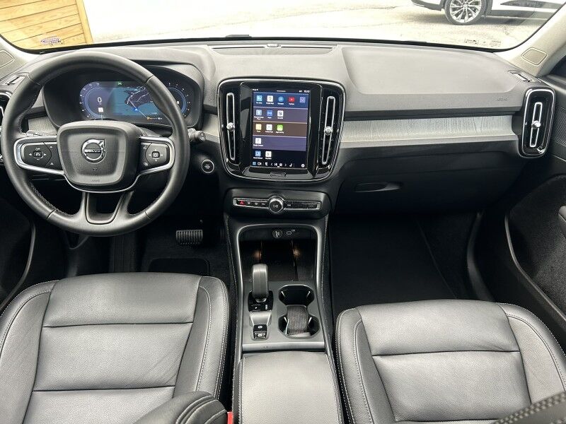 2025 Volvo XC40 Core Bright Theme - LEATHER - SUNROOF Webster MA