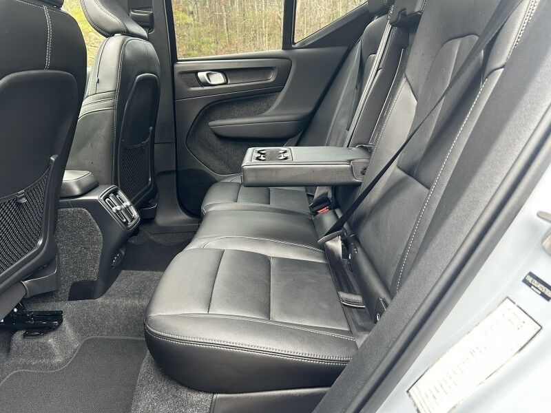 2025 Volvo XC40 Core Bright Theme - LEATHER - SUNROOF Webster MA