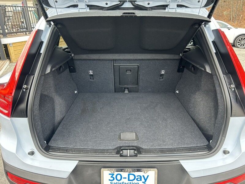 2025 Volvo XC40 Core Bright Theme - LEATHER - SUNROOF Webster MA