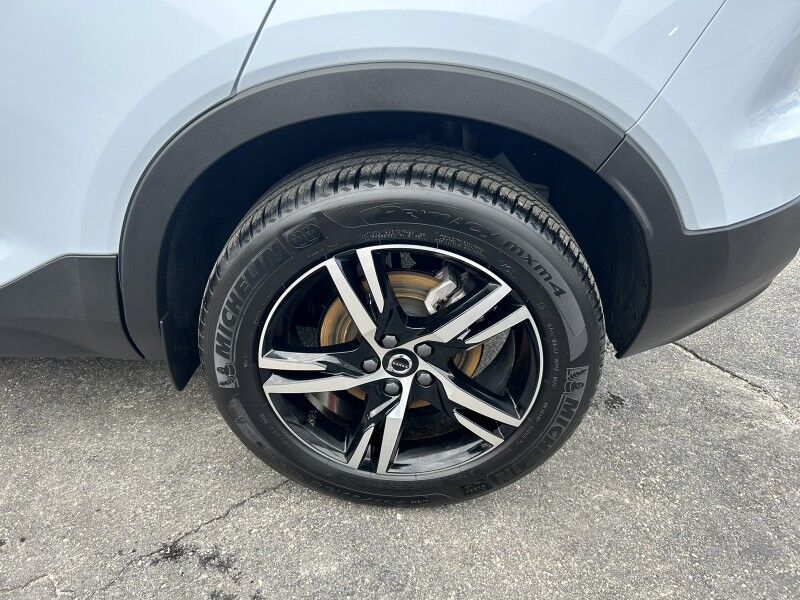 2025 Volvo XC40 Core Bright Theme - LEATHER - SUNROOF Webster MA