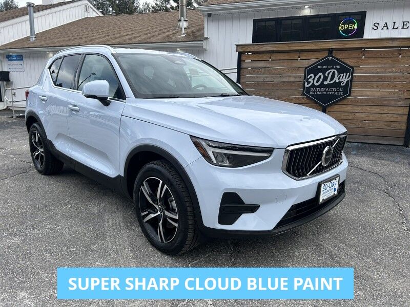 2025 Volvo XC40 Core Bright Theme - LEATHER - SUNROOF