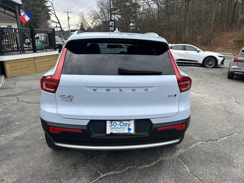 2025 Volvo XC40 Core Bright Theme - LEATHER - SUNROOF Webster MA