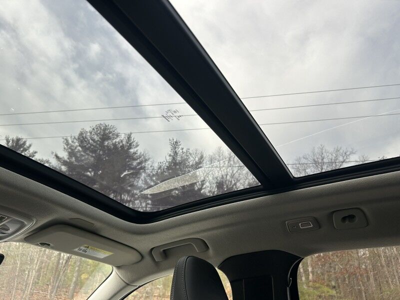 2025 Volvo XC40 Core Bright Theme - LEATHER - SUNROOF Webster MA