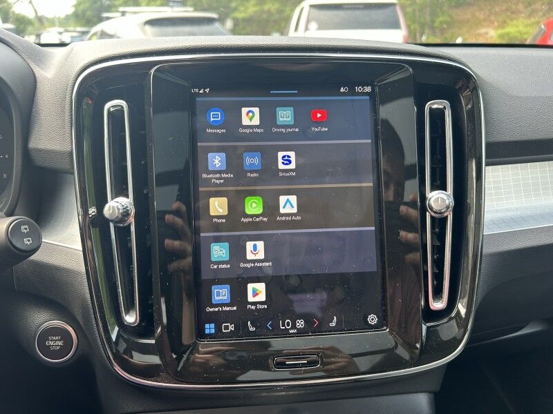 2025 Volvo XC40 Core Bright Theme - LIKE NEW - PANORAMIC SUNROOF Whitinsville MA