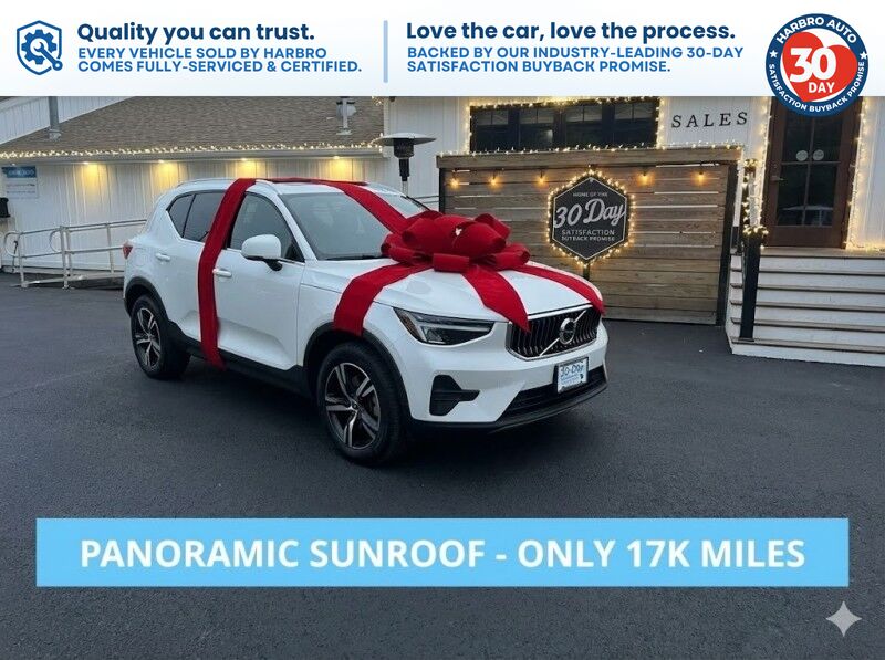 2025 Volvo XC40 Core Bright Theme - LIKE NEW - PANORAMIC SUNROOF