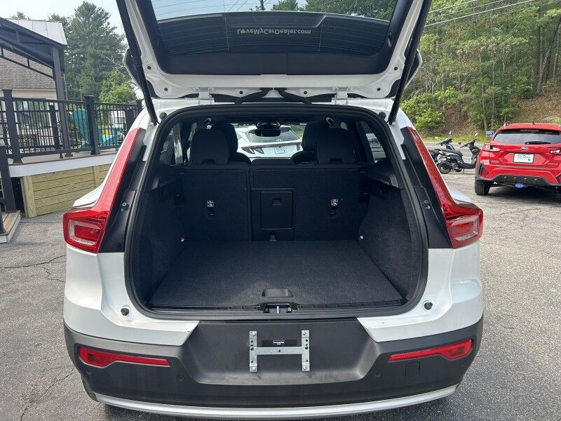 2025 Volvo XC40 Core Bright Theme - LIKE NEW - PANORAMIC SUNROOF Whitinsville MA
