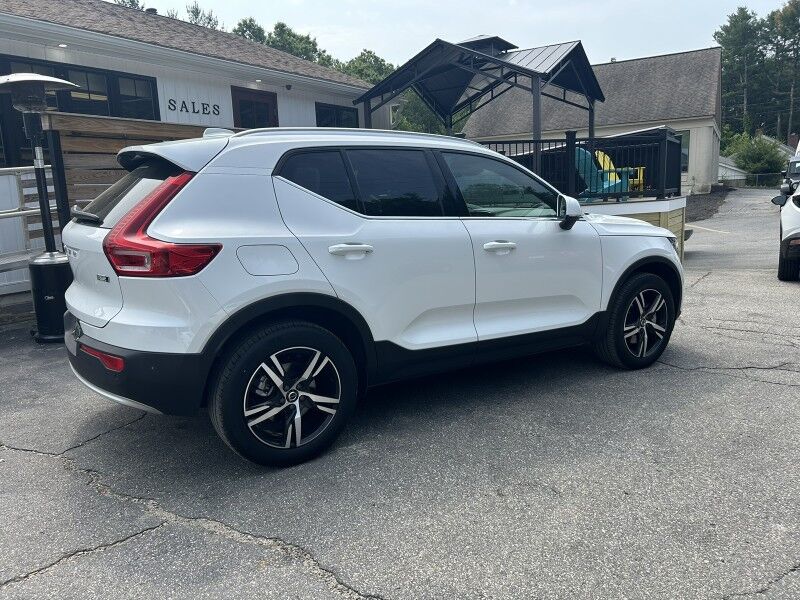 2025 Volvo XC40 Core Bright Theme - LIKE NEW - PANORAMIC SUNROOF Whitinsville MA