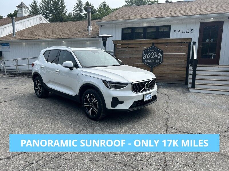 2025 Volvo XC40 Core Bright Theme - LIKE NEW - PANORAMIC SUNROOF