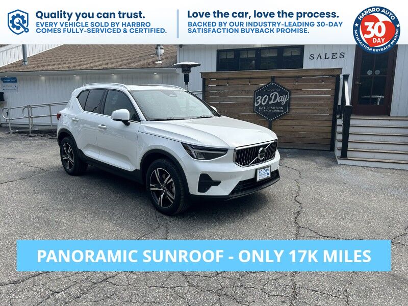 2025 Volvo XC40 Core Bright Theme - LIKE NEW - PANORAMIC SUNROOF