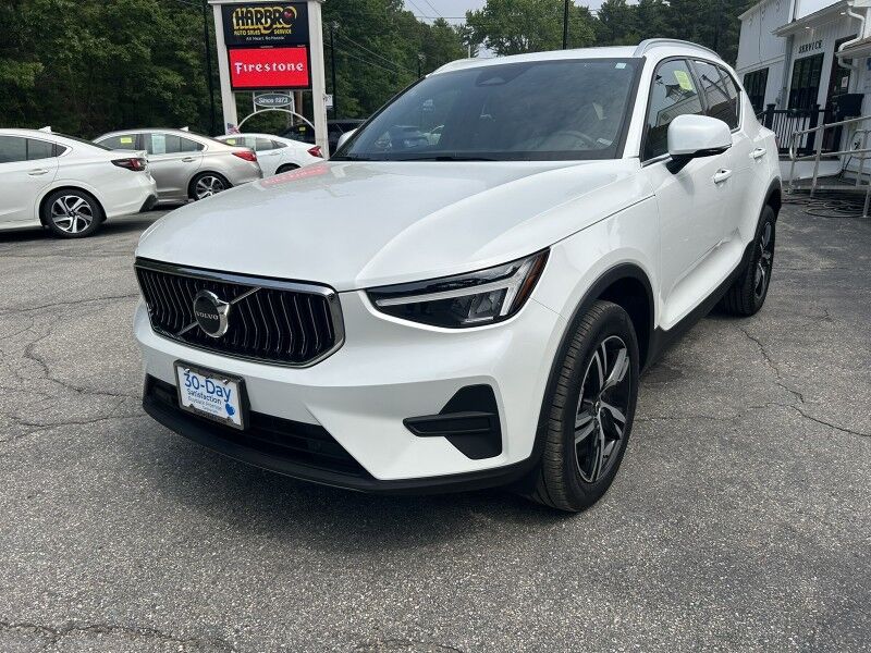 2025 Volvo XC40 Core Bright Theme - LIKE NEW - PANORAMIC SUNROOF Whitinsville MA