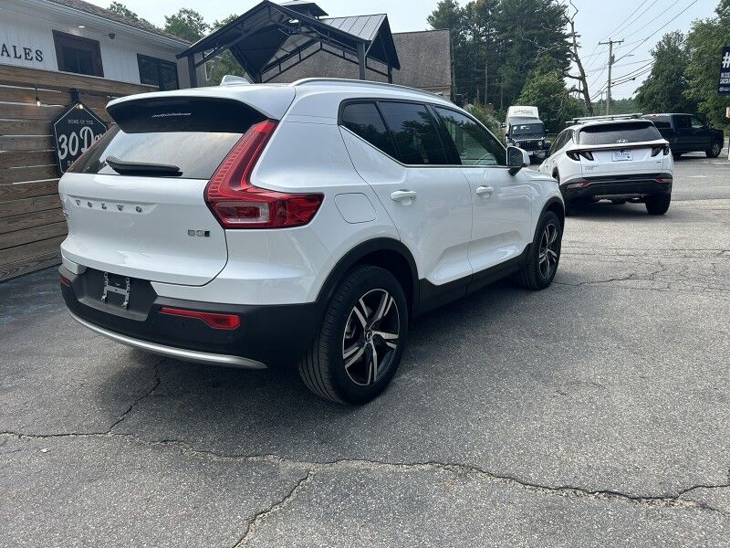 2025 Volvo XC40 Core Bright Theme - LIKE NEW - PANORAMIC SUNROOF Whitinsville MA