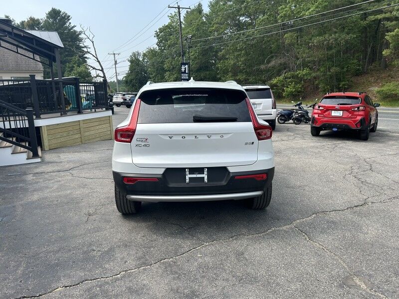 2025 Volvo XC40 Core Bright Theme - LIKE NEW - PANORAMIC SUNROOF Whitinsville MA